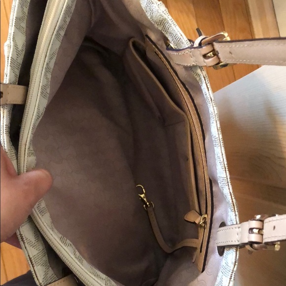 White Michael Kors purse excellent condition - Picture 3 of 3